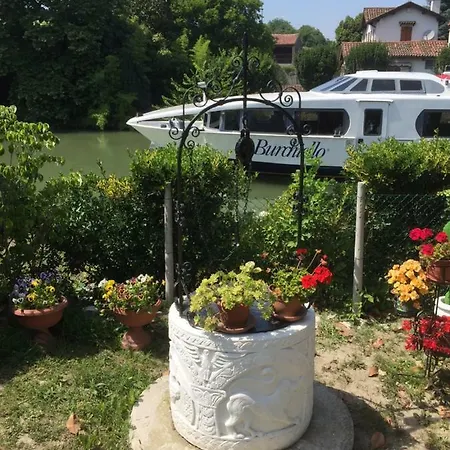 فندق مبيت وإفطار Dimora Naviglio 3*